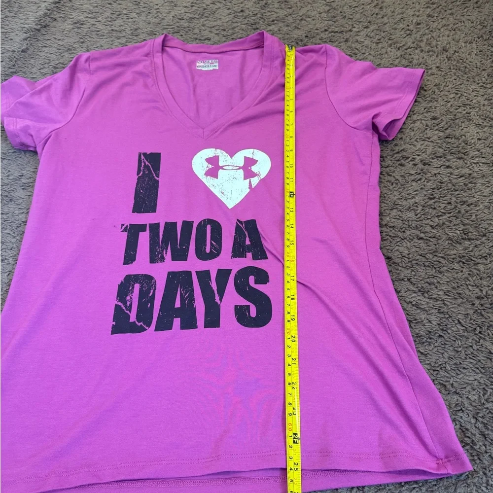 Under Armour I Love Two A Days T-Shirt Purple V-Neck Heat Gear Loose Fit M - Picture 3 of 6